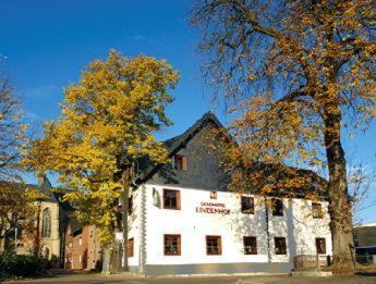 Landhotel Lindenhof Grevenbroich Exterior foto